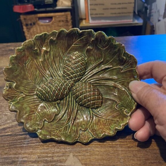 Vintage Majolica green and brown leaf pinecone dish - Picture 2 of 6